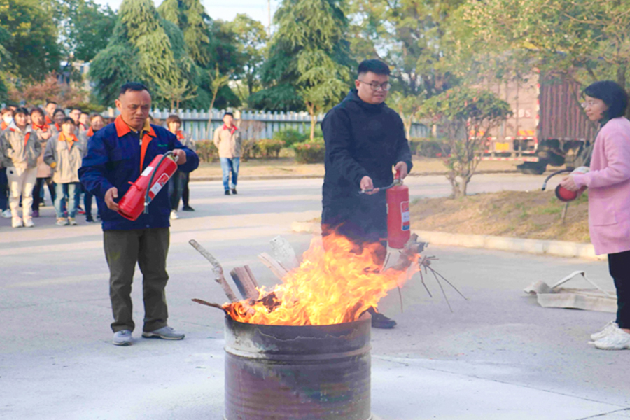 Het bedrijf voert brandoefeningen uit